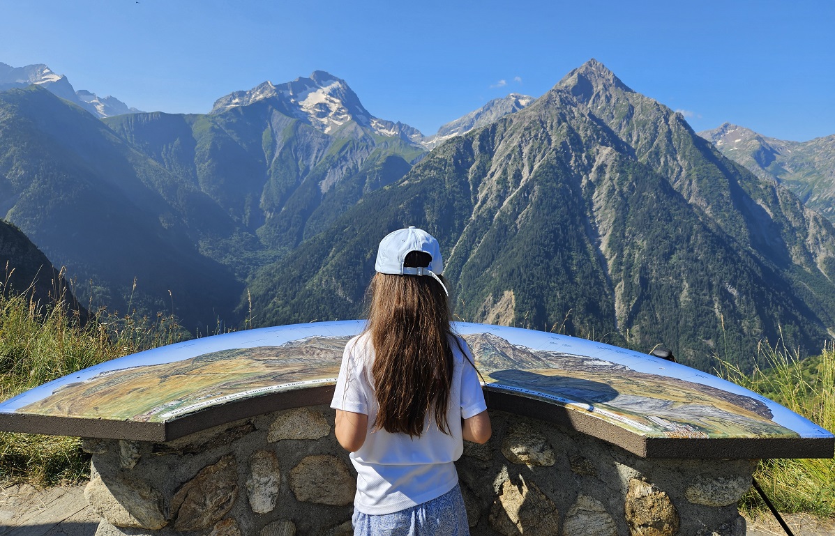 A due passi dall'Italia, il paradiso alpino delle MTB Downhill con 100 Km di piste, sono Les 2 Alpes: vette chic tra piatti stellati e attività infinite