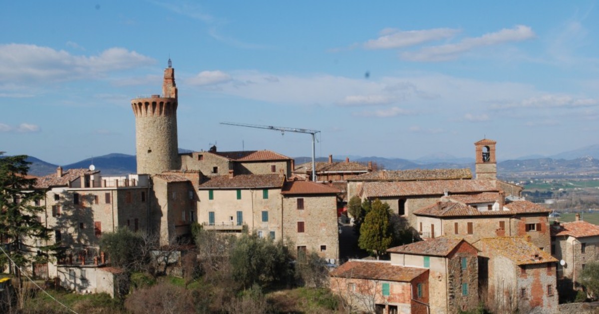 Sulla cima di una collina a pochi km da Perugia c'è un antico borgo medievale che risale al 1500 ed anche prima | PaesiOnLine
