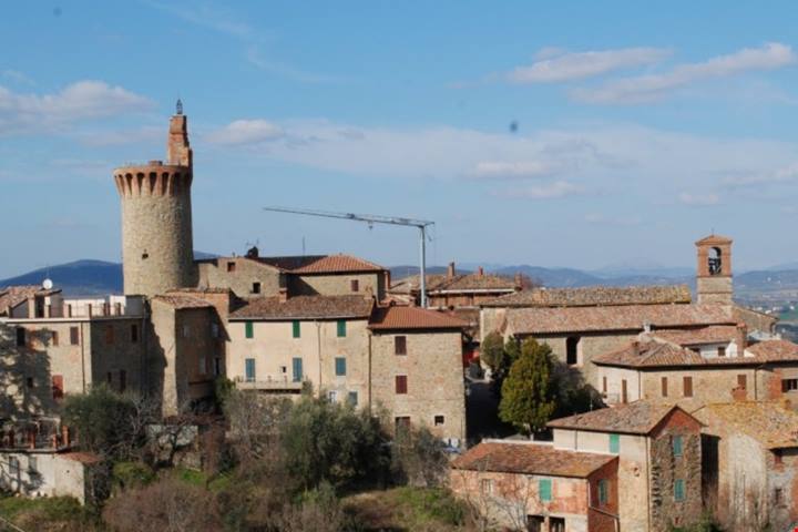Sulla cima di una collina a pochi km da Perugia c'è un antico borgo medievale che risale al 1500 ed anche prima | PaesiOnLine