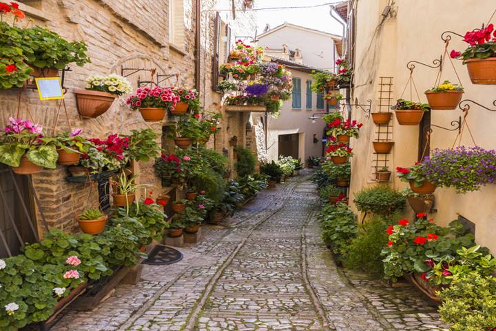 ll giorno di Ferragosto non scegliere il mare: fai visita ad uno di questi 3 borghi in collina per una scelta controtendenza