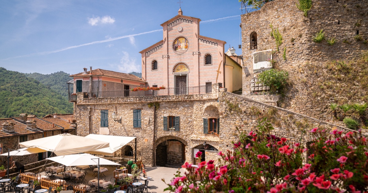 Con poco più di 600 abitanti, in Liguria c'è il magico borgo baciato dal sole: gode di una vista davvero unica | PaesiOnLine