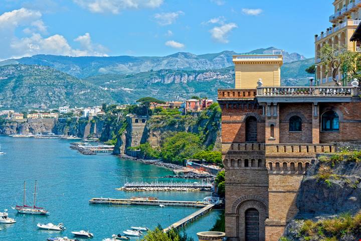Nè Positano nè Monterosso, tra i borghi più cercati d'Italia c'è questa vera e propria perla sul mare in provincia di Napoli