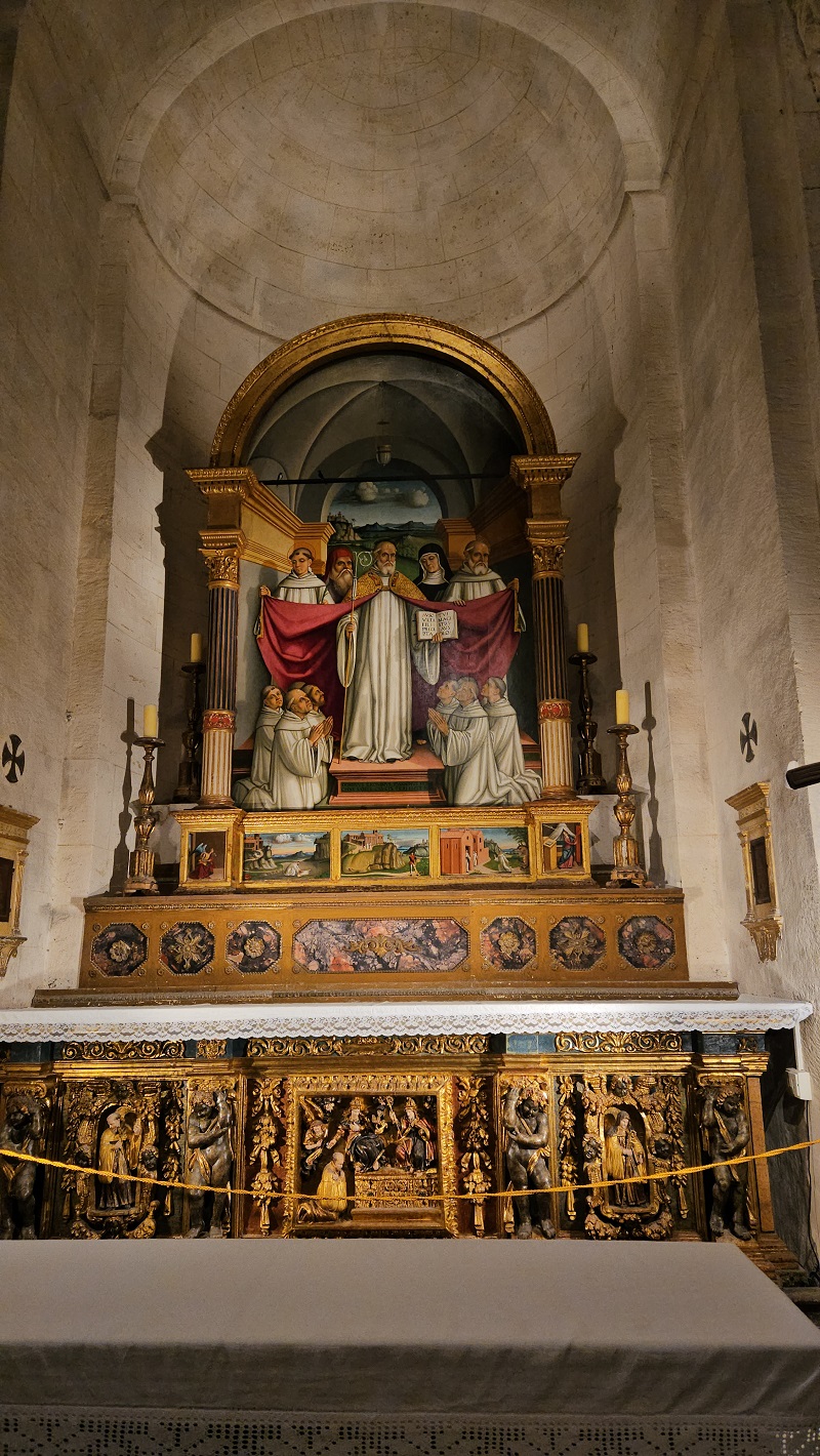 Tra le colline marchigiane, si nasconde una chiesa templare con enigmatici simboli pagani e una potente carica d'energia: l'eclatante scoperta della pala d'altare contribuisce ad avvolgerla nel mistero