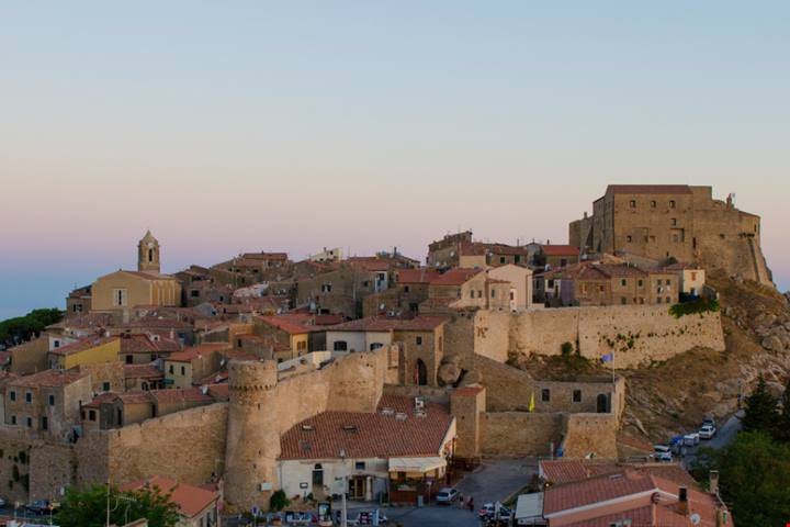 Di fronte alle coste toscane c'è un piccolo paradiso incontaminato: quest'isola è piccola, ma davvero meravigliosa | PaesiOnLine