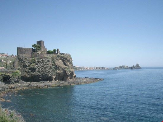 Qui tutto è un sogno!! Aci Castello GIORDANO MANTEGNA GIORDANO MANTEGNA