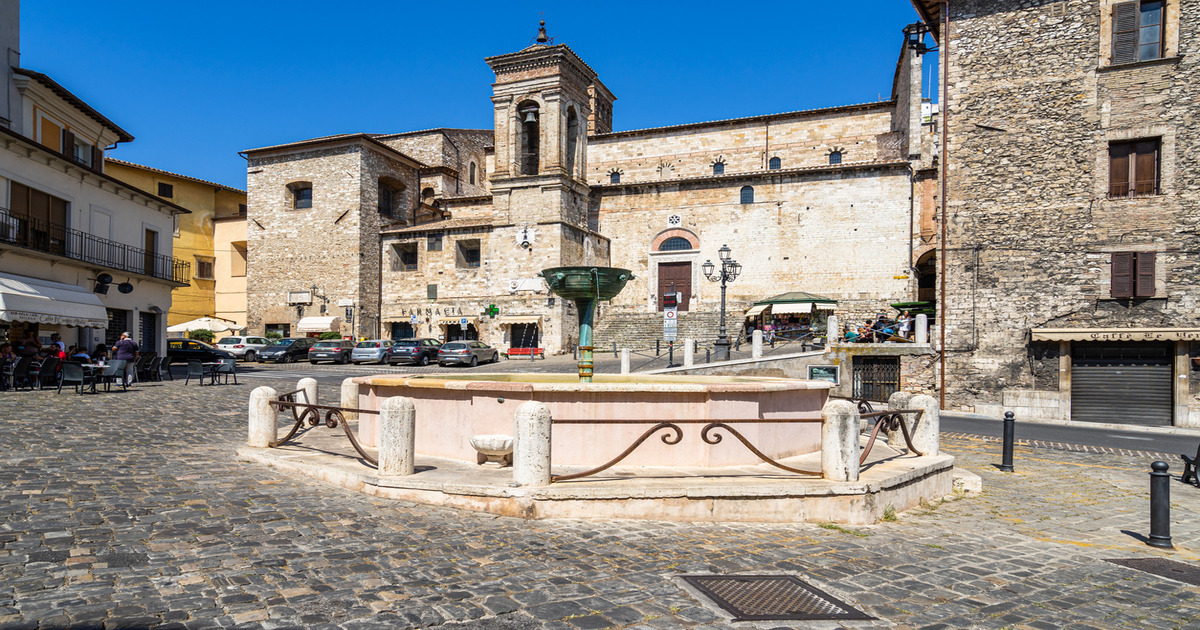 In Umbria c'è un'antica città medievale dove ancora oggi si vivono tradizioni secolari in linea con menestrelli e cavalieri