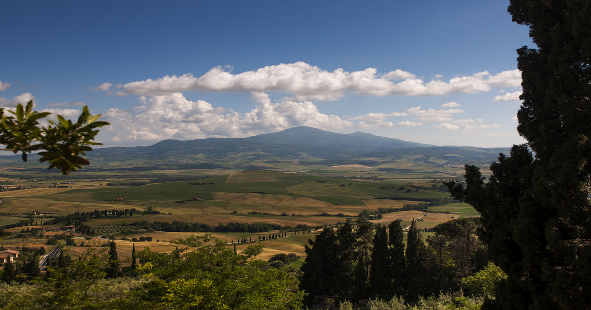 Si trova ai piedi del Monte Amiata ed è uno dei borghi della Toscana che sembra uscito direttamente dal 1400