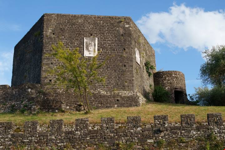 È in Lunigiana uno dei migliori borghi della Toscana: è un gioiello d'autunno