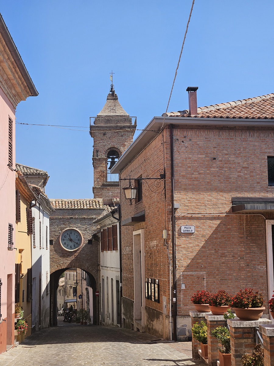 Alla scoperta dell'entroterra marchigiano: un viaggio tra storia, arte, fede ed enogastronomia - l'elenco dei luoghi su Google Maps