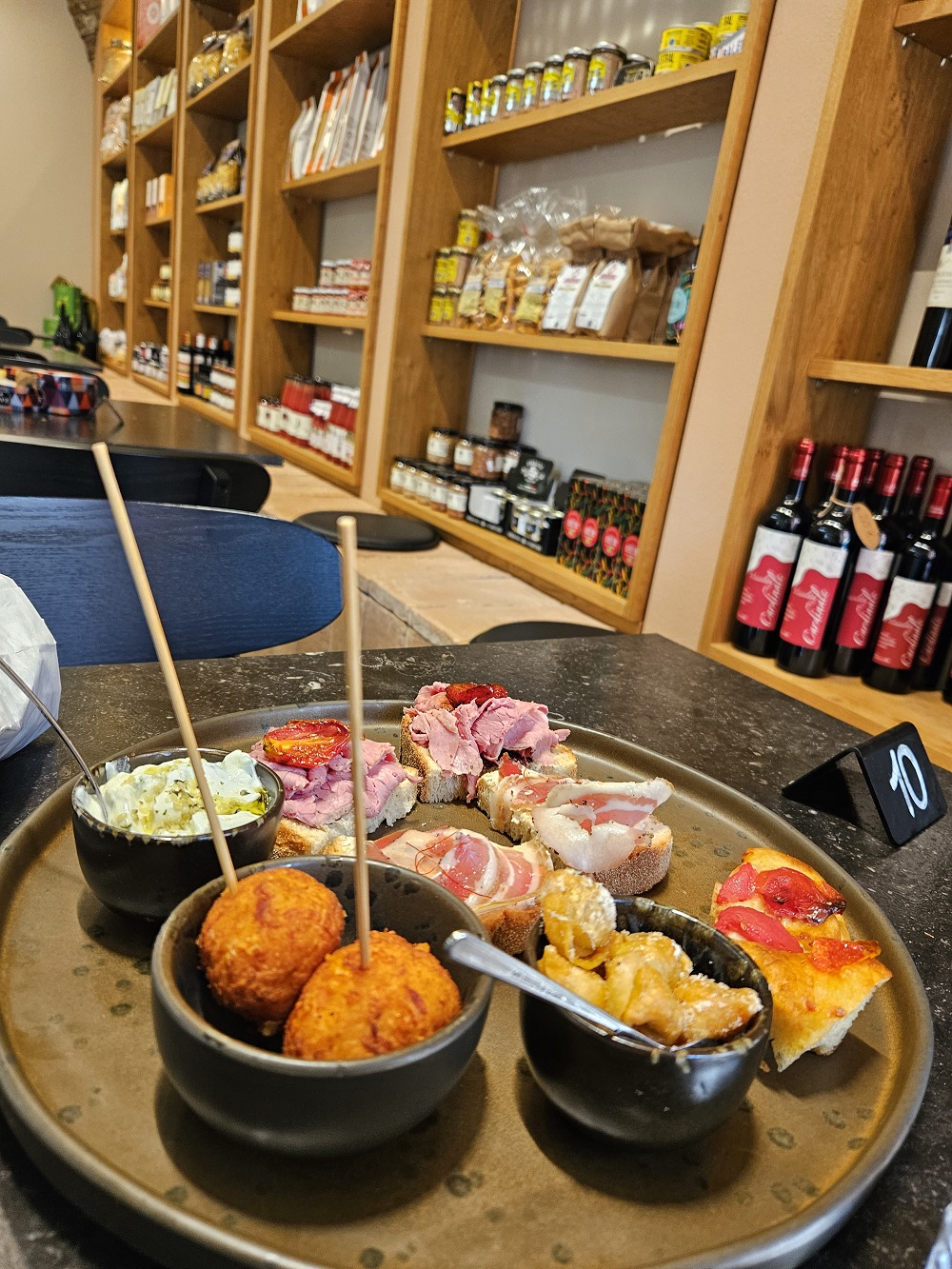 Alla scoperta dell'entroterra marchigiano: un viaggio tra storia, arte, fede ed enogastronomia - l'elenco dei luoghi su Google Maps