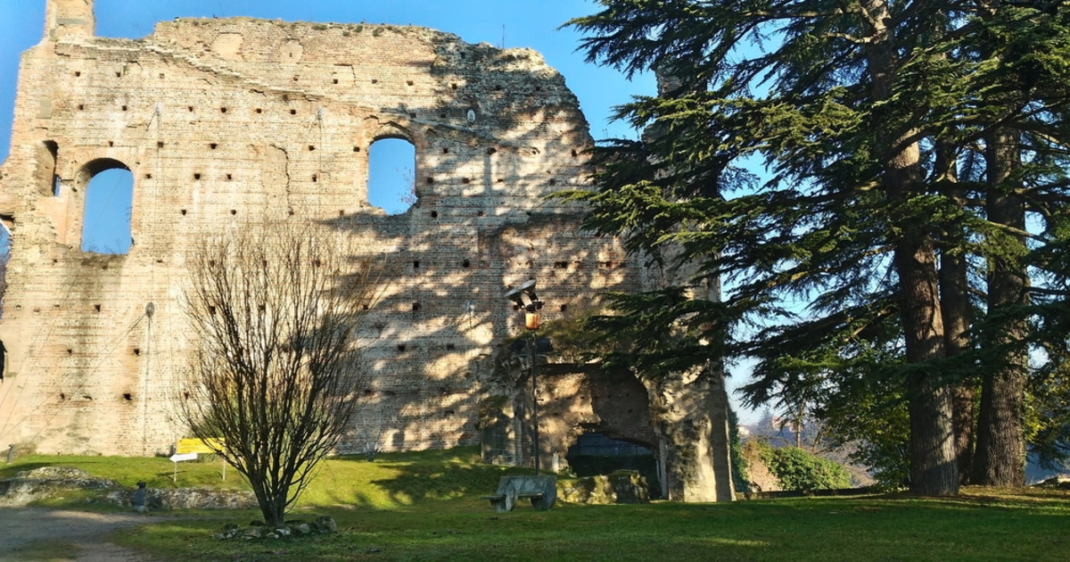 Si affaccia sull'Adda ed è una delle fortezze più misteriose di tutta la Lombardia: ecco cosa devi sapere su questo antico castello dal fascino unico