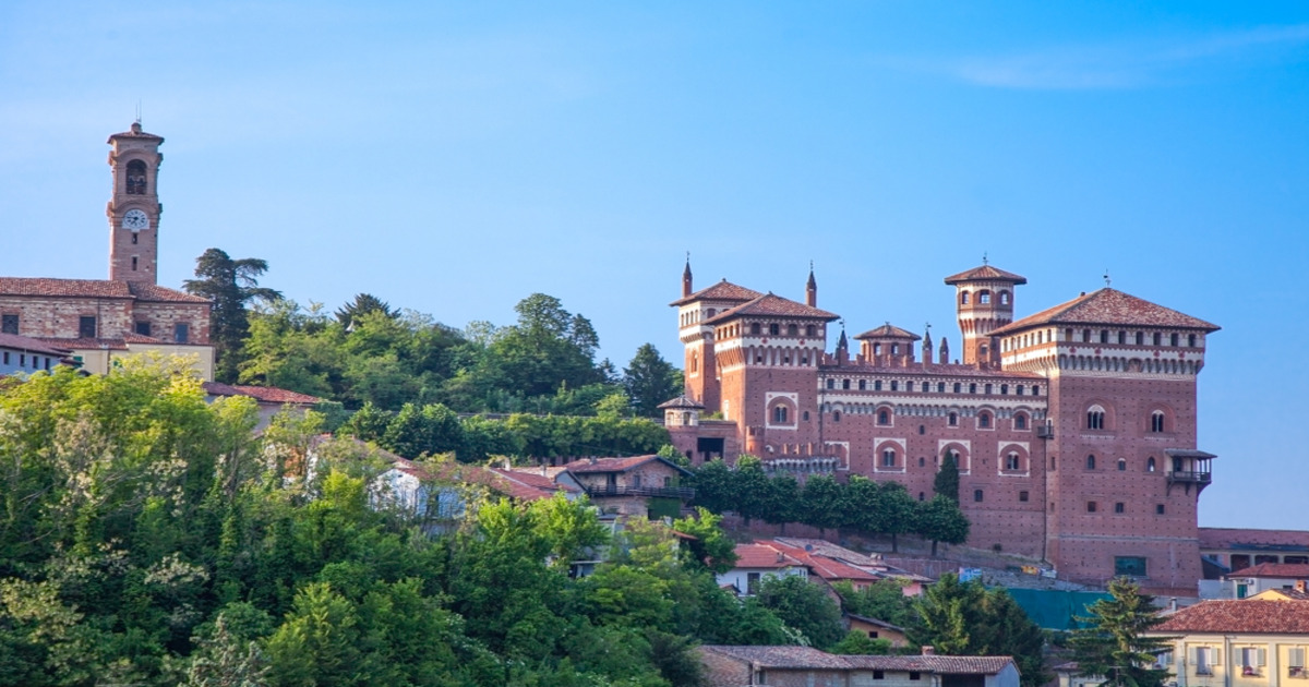 Nascosto nel Monferrato c'è un'imponente struttura merlata che ogni anno affascina turisti ed appassionati di storia medievale