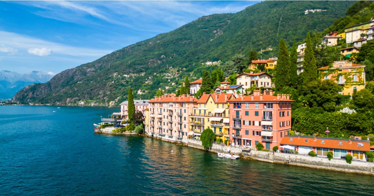 Il borgo sul lago che nasconde l'orrido, ma non è quello che pensate! Si trova a due passi da Como ed è davvero affascinante | PaesiOnLine