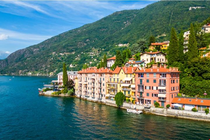 Il borgo sul lago che nasconde l'orrido, ma non è quello che pensate! Si trova a due passi da Como ed è davvero affascinante | PaesiOnLine