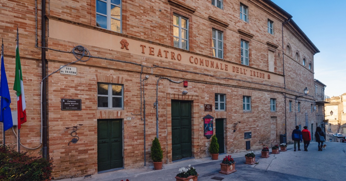 Nascosto nelle Marche, tra torri e bastioni, questo borgo antichissimo ancora conserva un fascino di secoli fa | PaesiOnLine