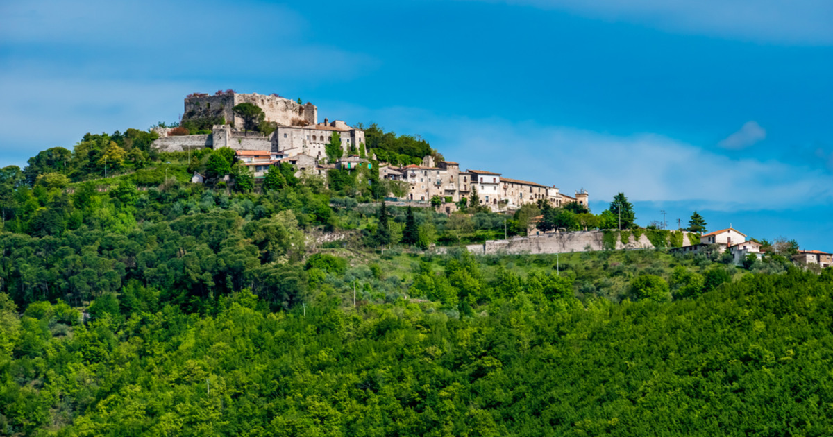 Sono secoli che domina la Valle del Comino: questo antico castello medievale è uno dei più misteriosi di tutto il Lazio