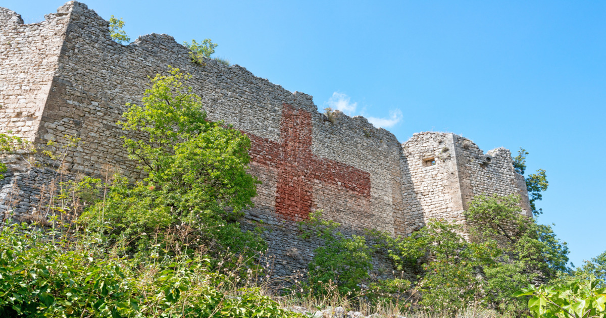 Sono secoli che domina la Valle del Comino: questo antico castello medievale è uno dei più misteriosi di tutto il Lazio