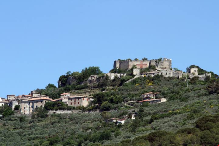 Sono secoli che domina la Valle del Comino: questo antico castello medievale è uno dei più misteriosi di tutto il Lazio