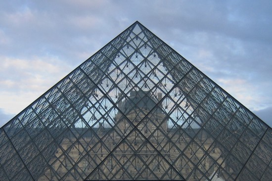 la piramide del Louvre