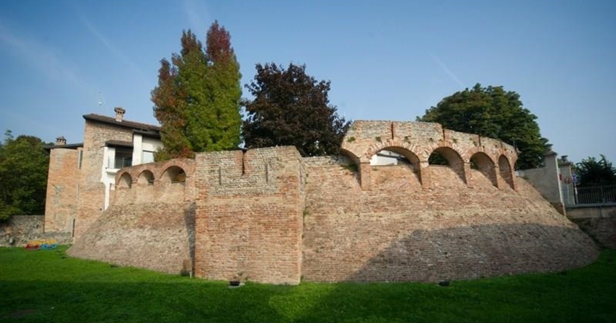 Uno dei borghi fortificati più antichi di tutta la Lombardia: si trova a due passi da Bergamo in un contesto storico unico | PaesiOnLine