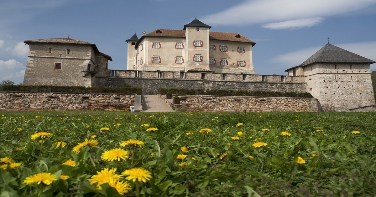 Nel bel mezzo della Val di Non c'è una delle antiche fortezze più affascinanti di tutto il Trentino Alto Adige