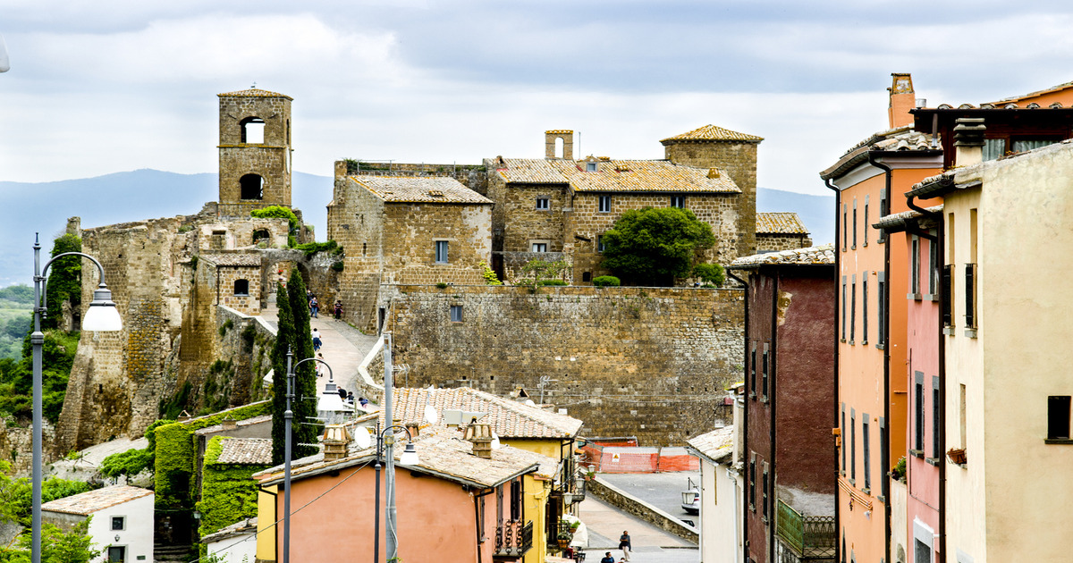 Nella tuscia viterbese c'è un antico luogo che racconta storie di un passato lontano: è uno dei borghi fantasma più magici del Lazio