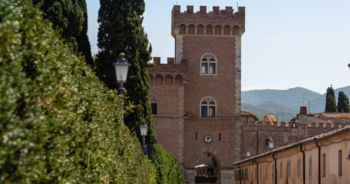 Sapori d'autore e profumo di Cipressi: questo pittoresco borgo in provincia di Livorno incarna al meglio l'essenza della Toscana | PaesiOnLine