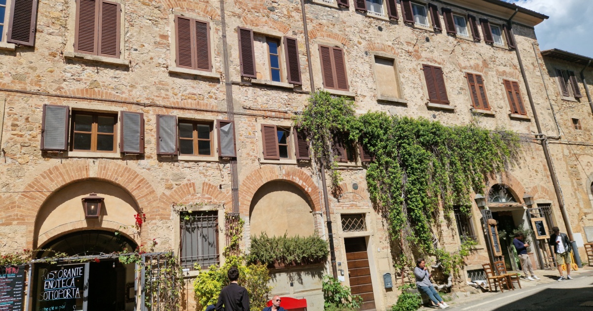 Sapori d'autore e profumo di Cipressi: questo pittoresco borgo in provincia di Livorno incarna al meglio l'essenza della Toscana | PaesiOnLine