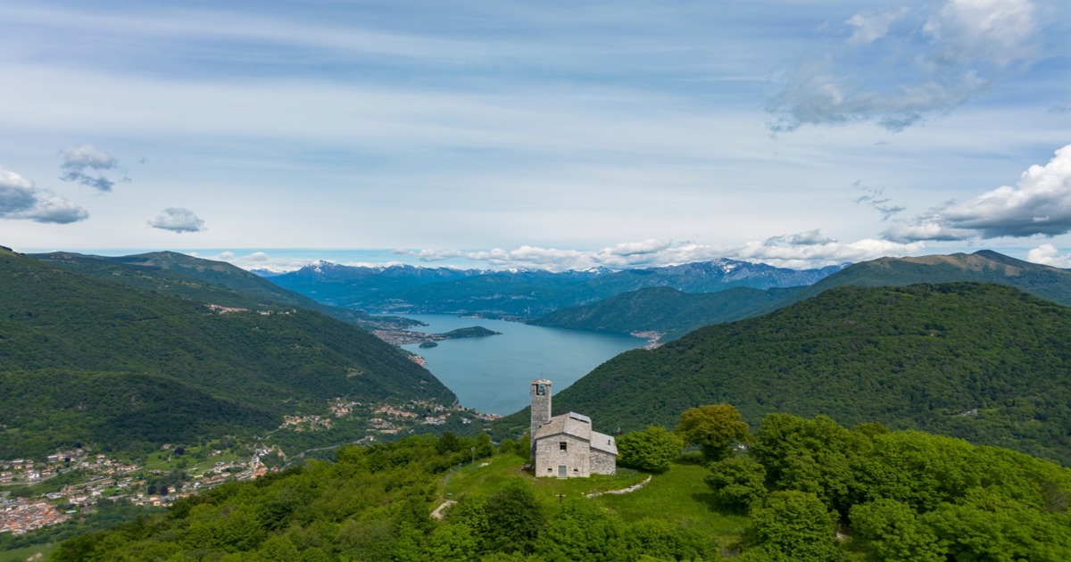 l panorama più bello della Valle d'Intelvi si osserva da una spettacolare altura che ospita un'eremo quasi millenario: ecco quale
