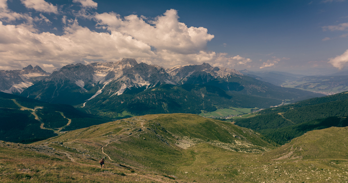 Cime scoscese e musei ladini: ecco tutto quello che c'è da fare in uno dei centri più autentici della Val Pusteria 
