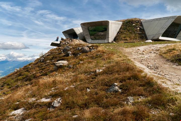 Prima che la neve imbianchi le valli, ecco 3 località quasi fatate da visitare in Val Pusteria in autunno
