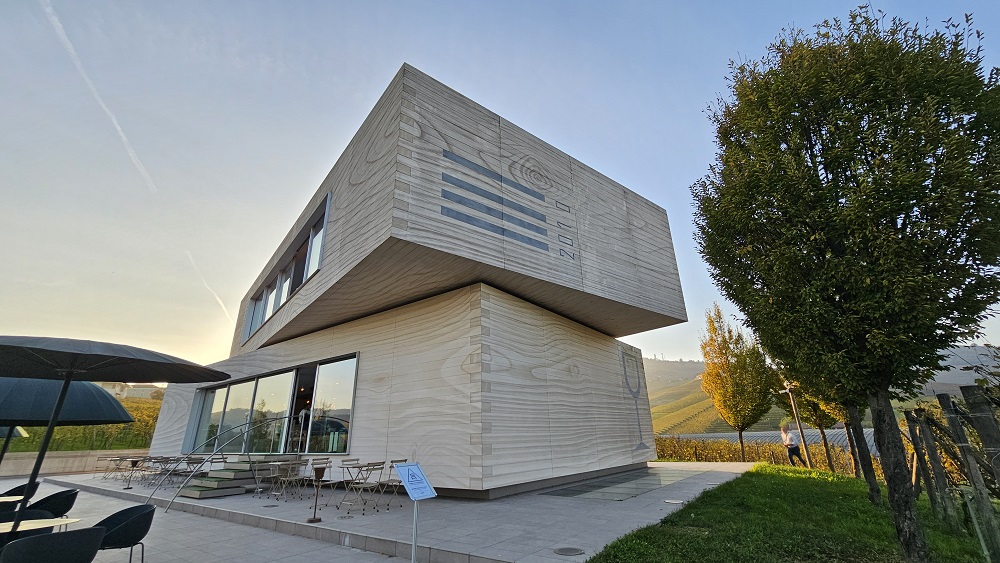 Sulla Strada del Barolo: tra vigne, cantine storiche e design contemporaneo, un viaggio autunnale tra le eccellenze delle Langhe