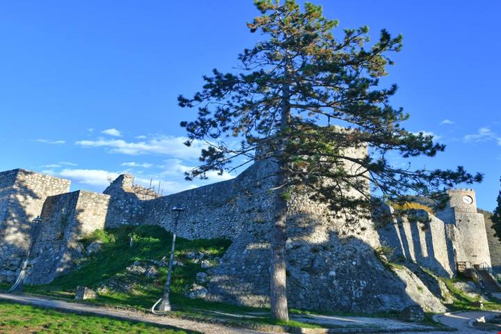 Un borgo senza tempo a pochi km da Roma nasconde tra le sue mura un antichissimo castello medievale uscito da una fiaba