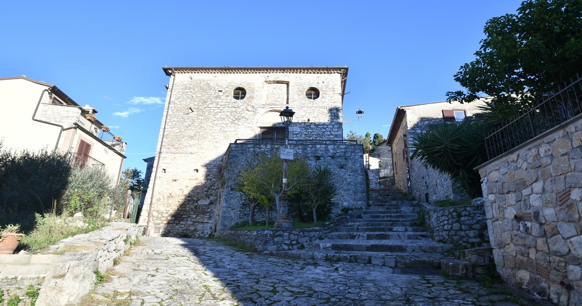 Un borgo senza tempo a pochi km da Roma nasconde tra le sue mura un antichissimo castello medievale uscito da una fiaba