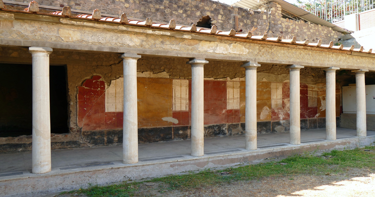 Un po' di Roma anche a Napoli: questi scavi archeologici hanno messo alla luca un'antichissima e colorata villa dell'imperatore Nerone