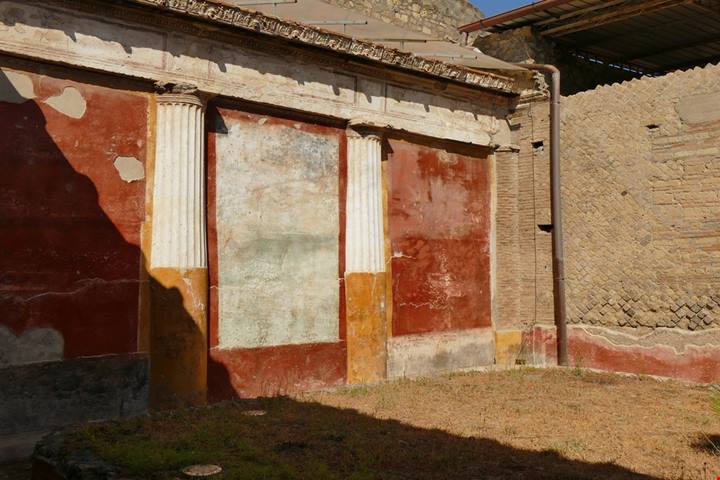 Un po' di Roma anche a Napoli: questi scavi archeologici hanno messo alla luca un'antichissima e colorata villa dell'imperatore Nerone