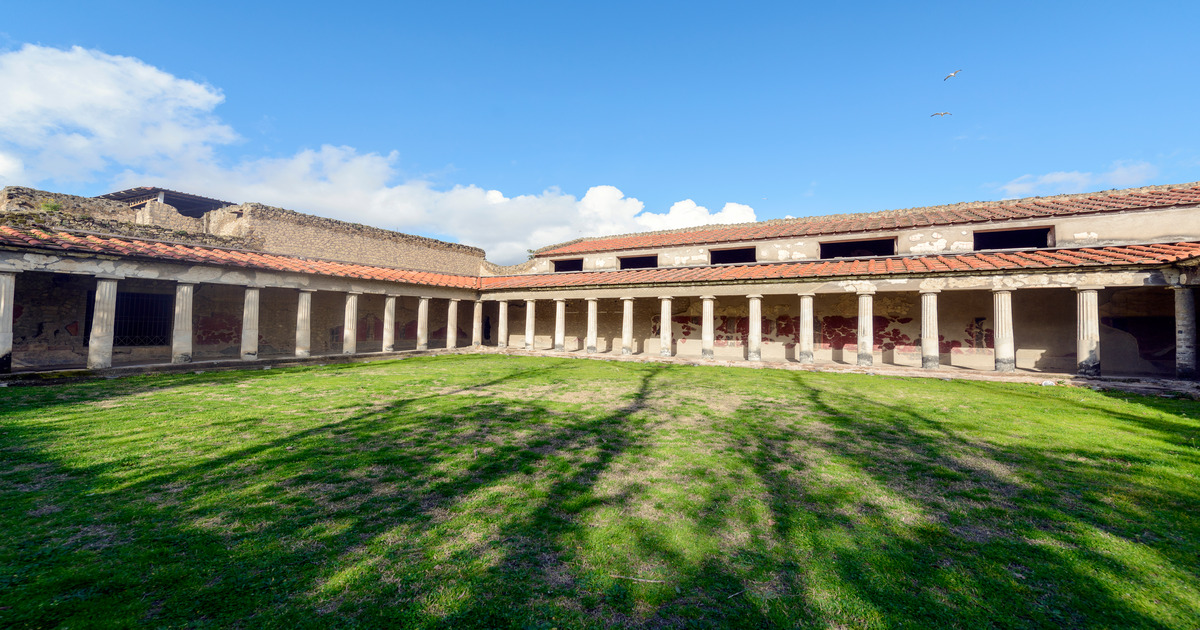 Un po' di Roma anche a Napoli: questi scavi archeologici hanno messo alla luca un'antichissima e colorata villa dell'imperatore Nerone