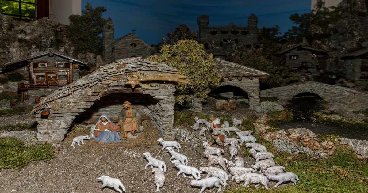 Il Lago Maggiore s'illumina con le luci del Natale: i mercatini di questo borgo promoettono uno spettacolo senza pari 