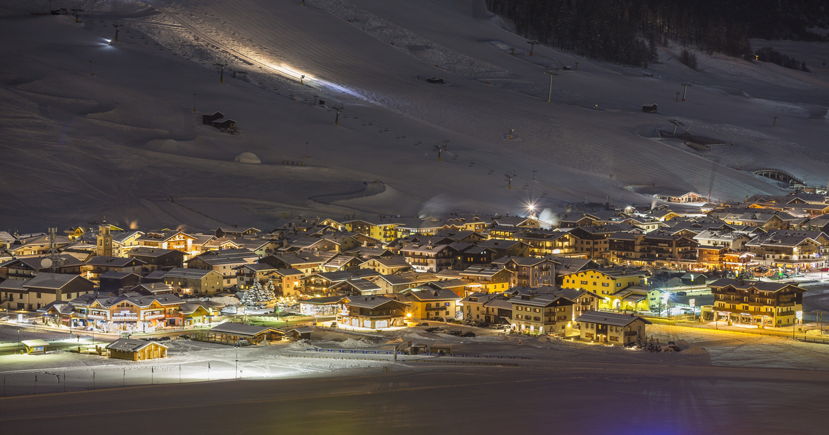 Luci sfavillanti e negozi duty free: questa affascinate località invernale si trova quasi a 2000 metri di altezza ed è tra le più belle della Lombardia