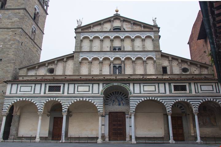 Nel cuore di Pistoia c'è un'antica cattedrale che custodisce un magnifico esempio di oreficeria medievale: lascia tutti a bocca aperta