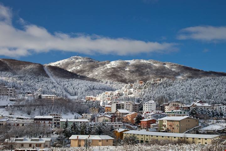 C'è un piccolo comune di 1000 abitanti in Abruzzo che ogni anno dà filo da torcere alle meravigliose Dolomiti, ecco perchè