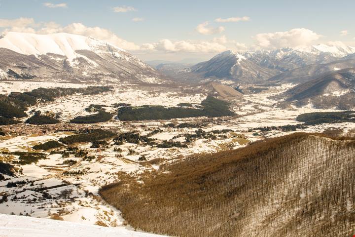 C'è un piccolo comune di 1000 abitanti in Abruzzo che ogni anno dà filo da torcere alle meravigliose Dolomiti, ecco perchè