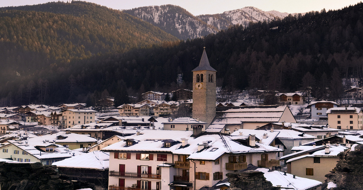 Una magica immersione tra i presepi: questo borgo in provincia di Trento è una fiaba tutto l'anno, ma sotto Natale si trasforma