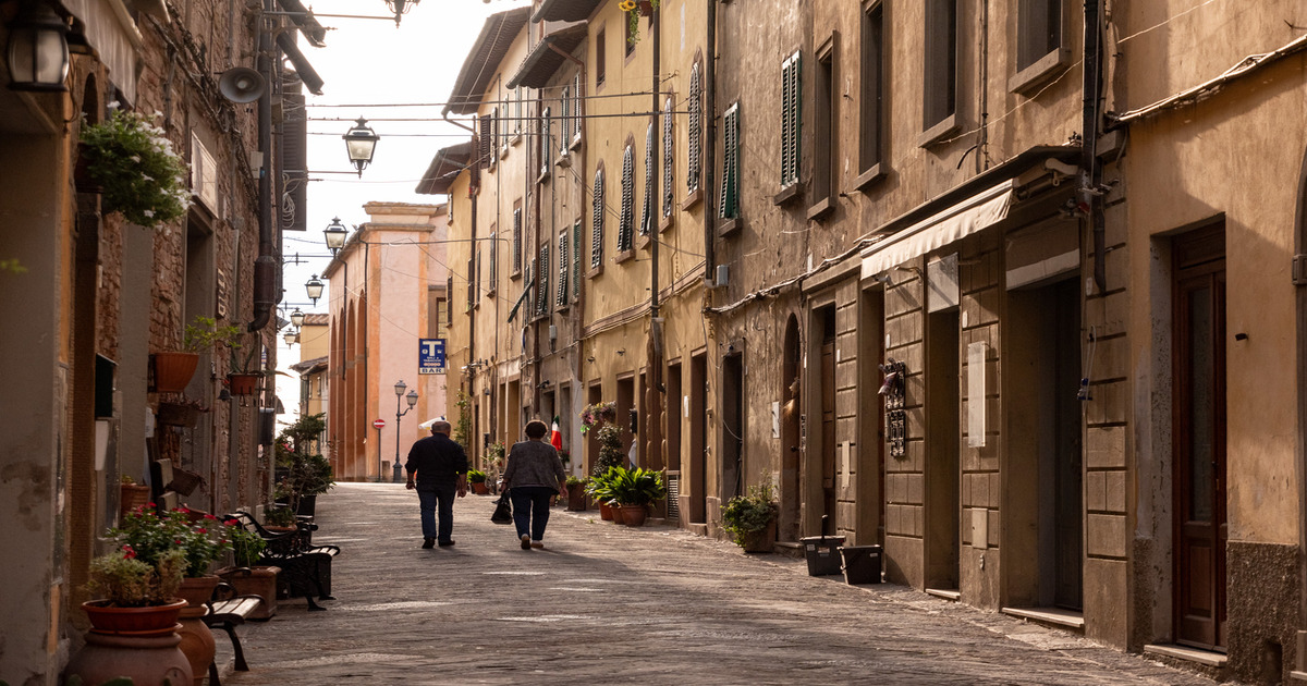SI trova in Toscana ma sembra di essere in Lapponia: solo per qualche giorno le strade di questo antico borgo medievale si trasformeranno in un villaggio di Natale