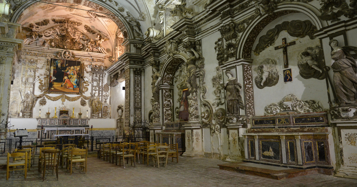 Ha un nome evocativo, ma il paesaggio lo è ancora di più: questo borgo in Sicilia è perfetto per un'assolata passeggiata fuori stagione
