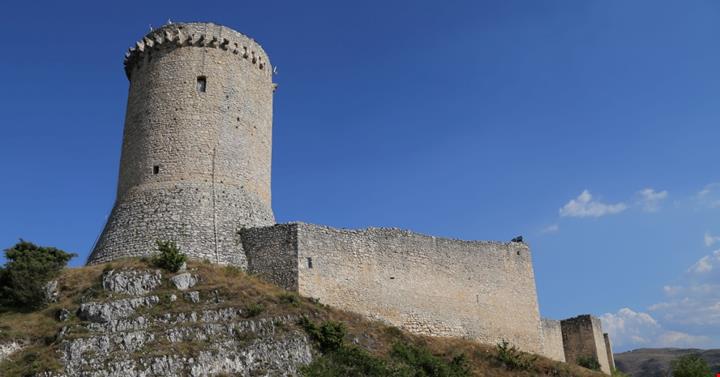 Bominaco Castle