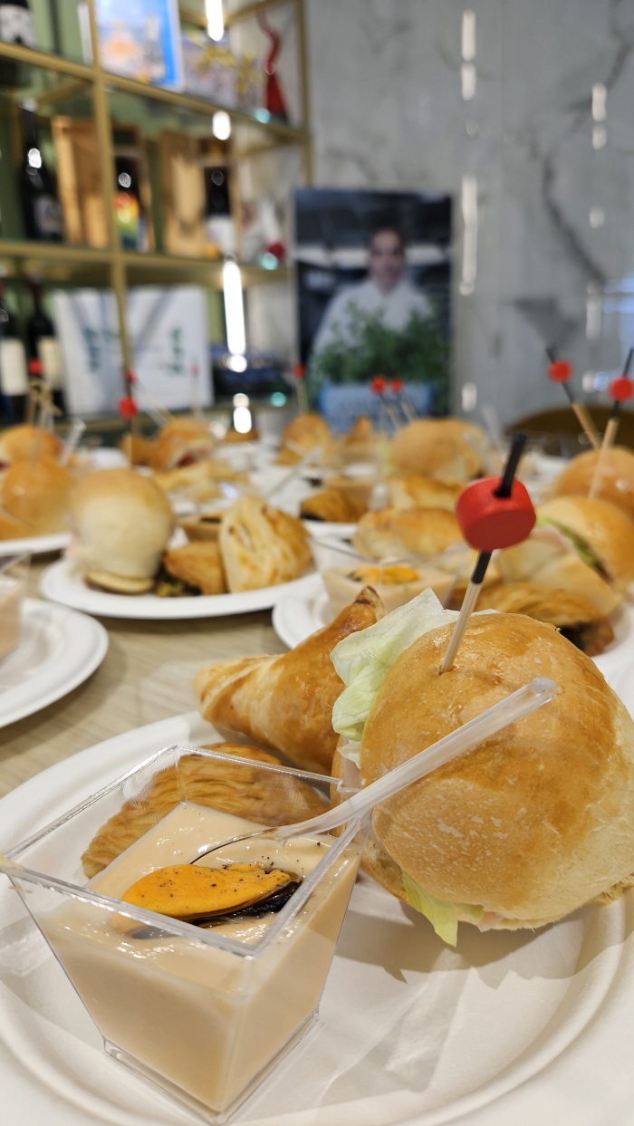 Natale nei Campi Flegrei: storia, tradizioni e gastronomia tra Sofia Loren, presepi viventi e sapori autentici