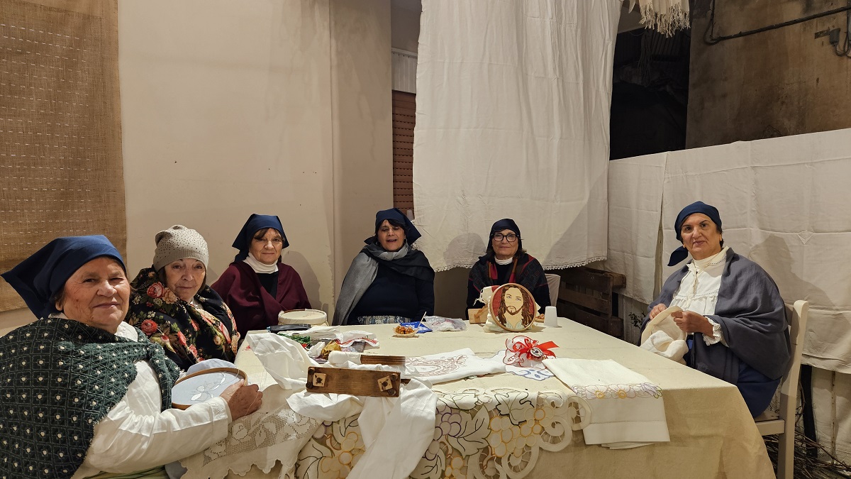Natale nei Campi Flegrei: storia, tradizioni e gastronomia tra Sofia Loren, presepi viventi e sapori autentici
