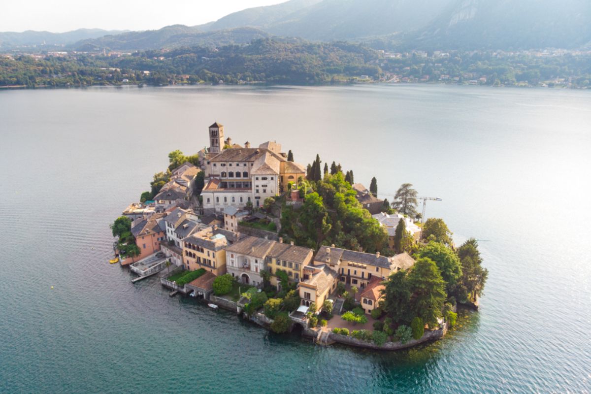 isole-sui-laghi-in-italia