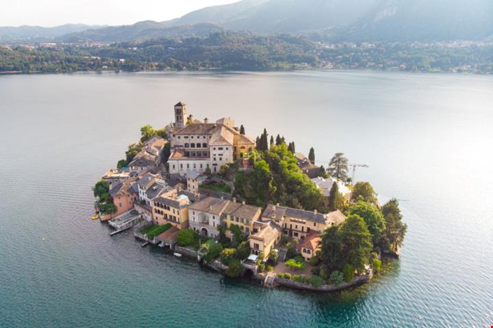 isole-sui-laghi-in-italia